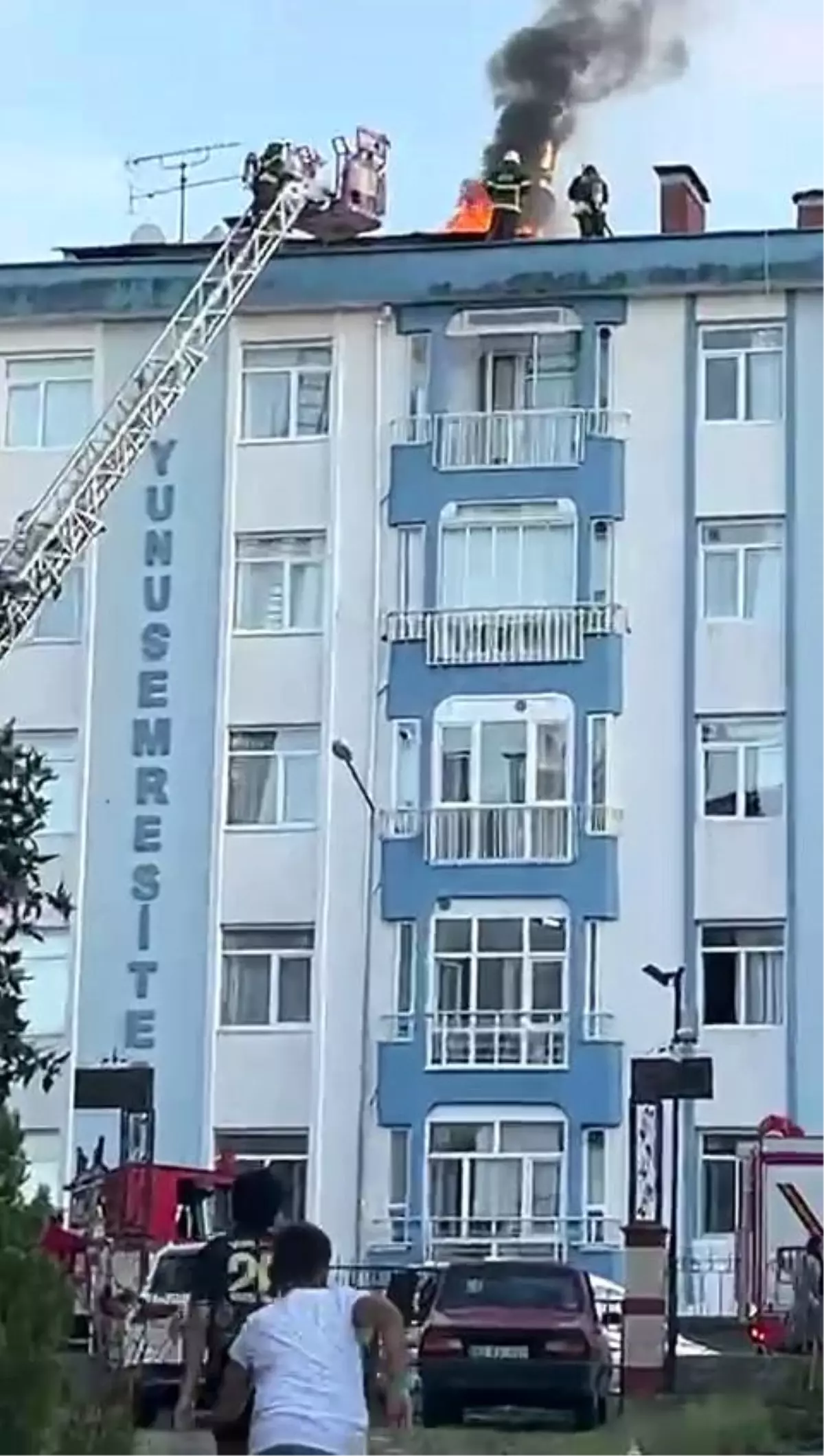 Ünye\'de Çatı Katında Yangın: Hızlı Müdahale ile Kontrol Altına Alındı