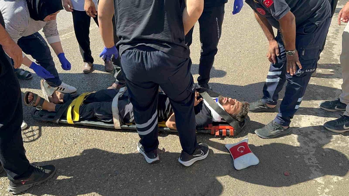 Adıyaman\'da Kaza: Motosiklet ve Otomobil Çarpıştı