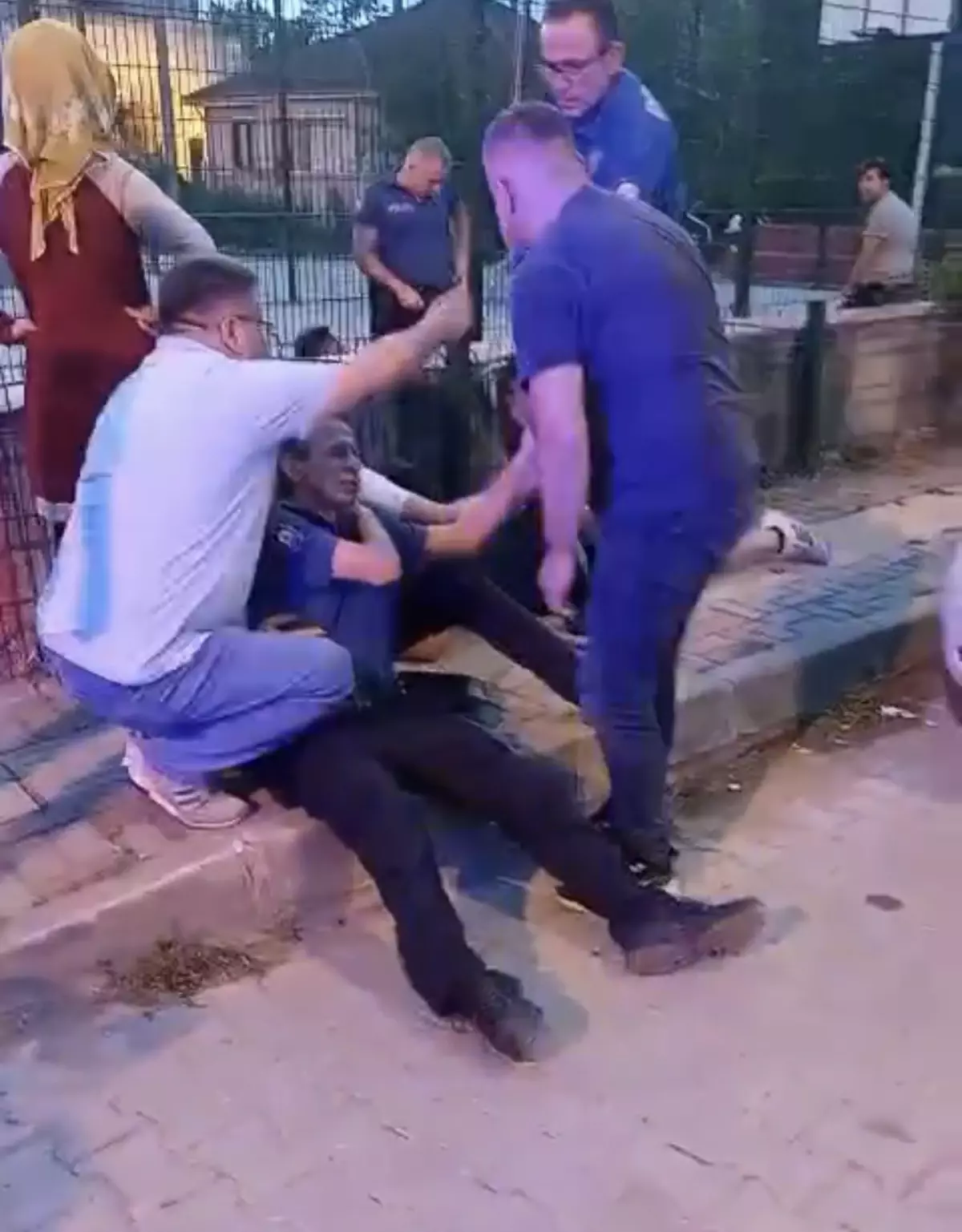 Bartın\'da Kavgada Polis Yaralandı