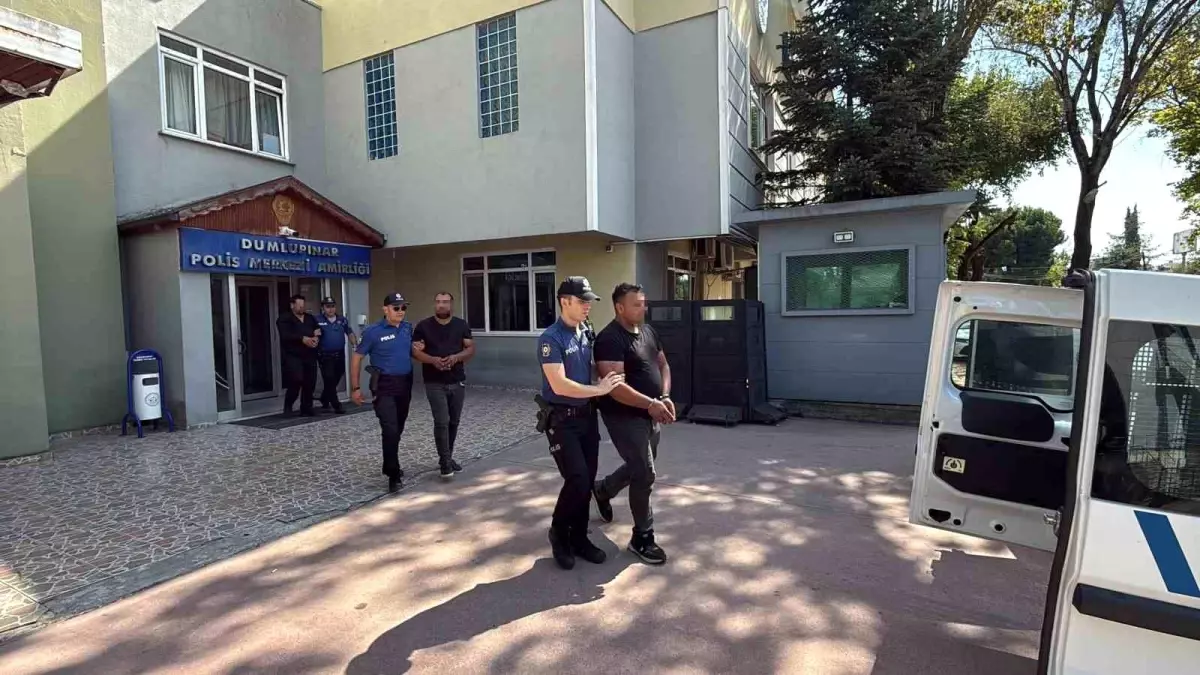 Sakarya\'da Kavga: 2 Çocuk Yaralı, 4 Ev Yangında Kullanılamaz Hale Geldi