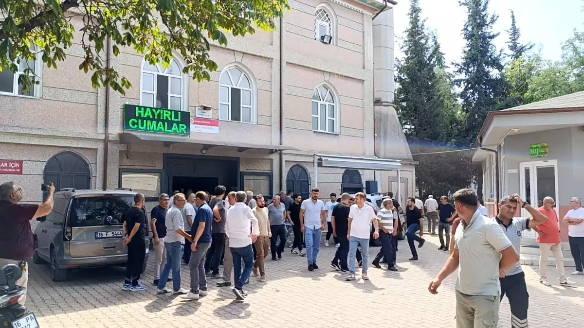 Şehit Aydemir İçin İnegöl\'de Gıyabi Cenaze