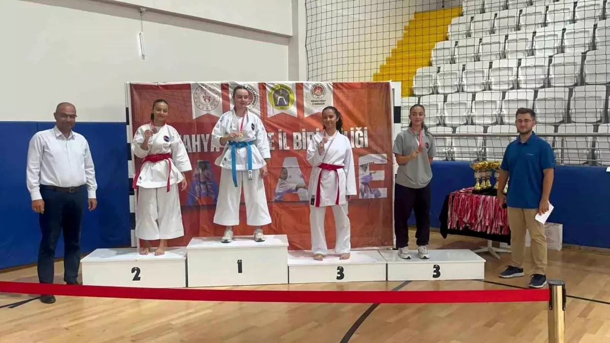 Kütahya Karate Ligi\'nin İlk Ayağı Tavşanlı\'da Yapıldı