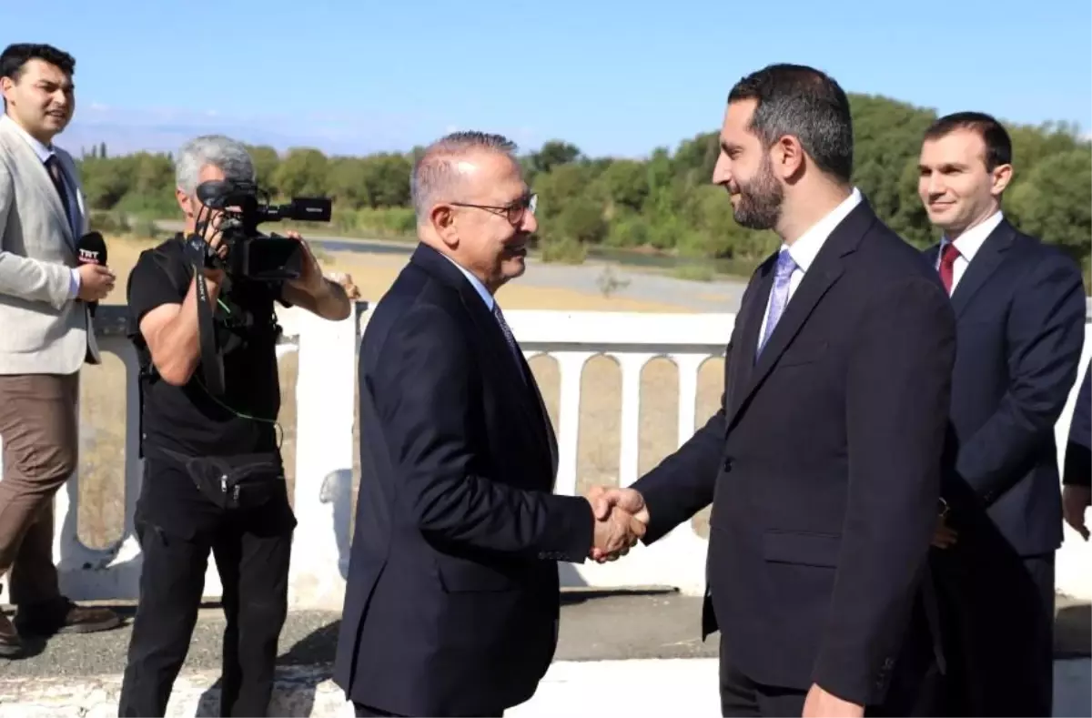 Türkiye\'nin Ermenistan Temasları Devam Ediyor