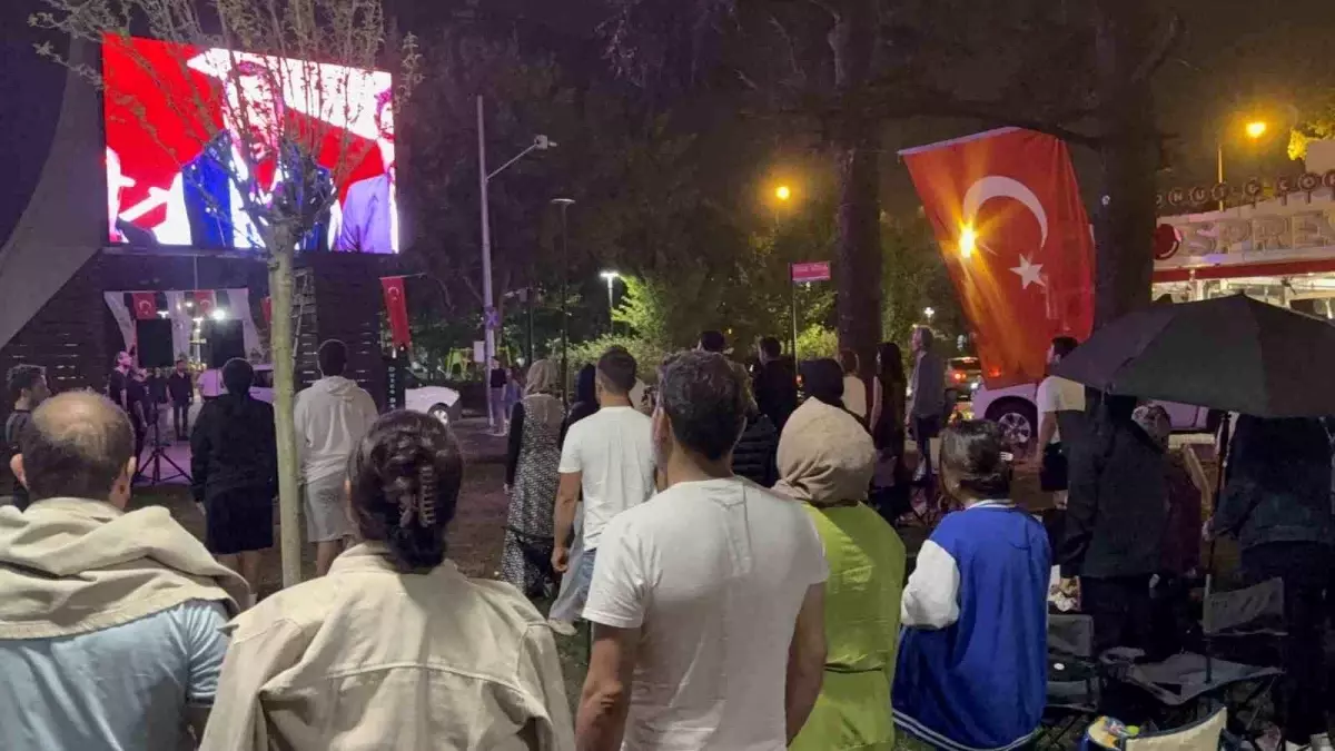 Düzce\'de Basketbol Yarı Finali Yağmura Rağmen Coşkuyla İzleniyor
