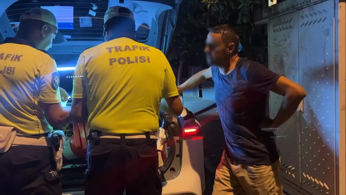 Alkollü Sürücü 3 Araca Çarptı