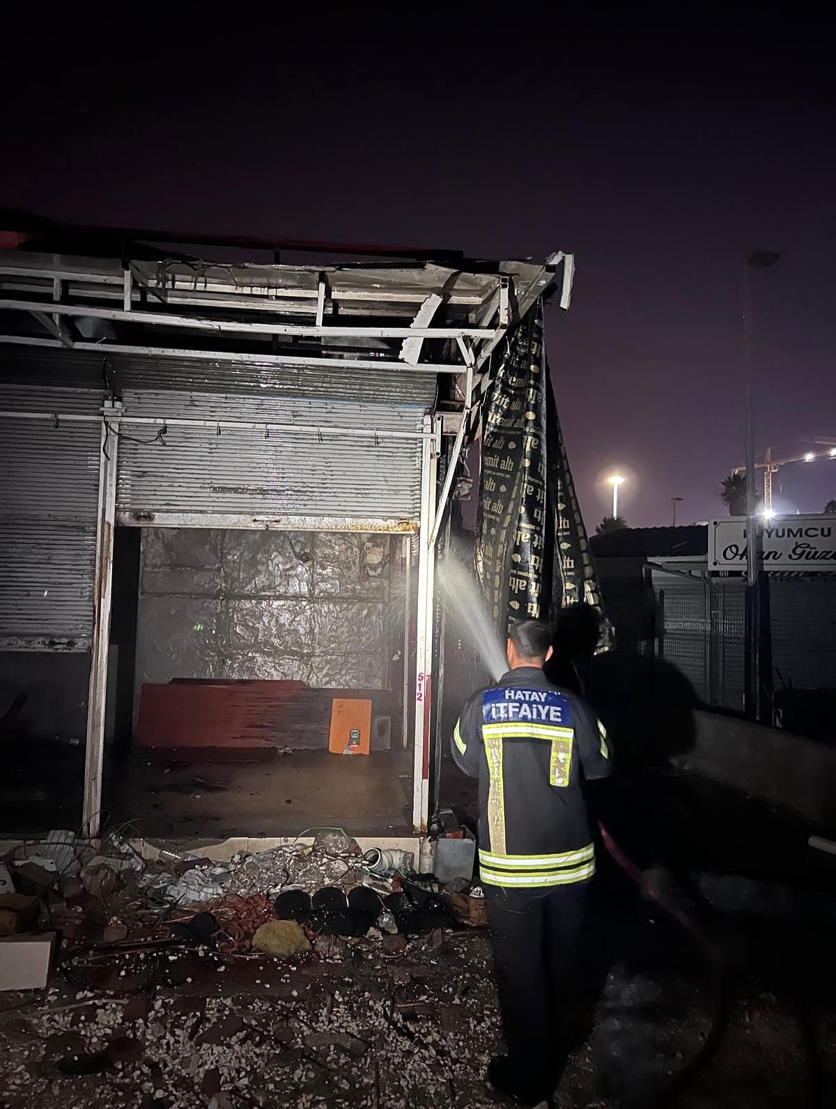 Hatay\'da Metruk İş Yerinde Yangın