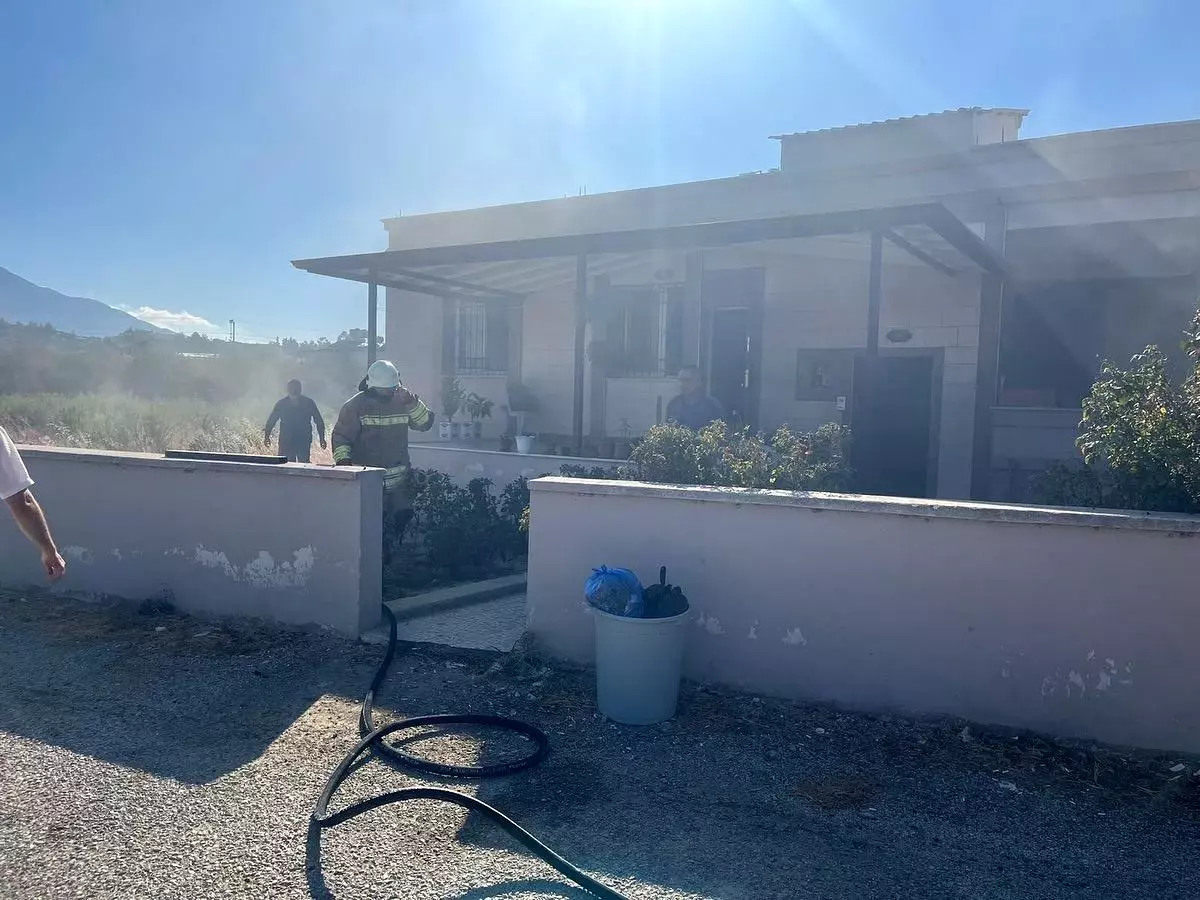 Hatay\'da Ev Yangını Kontrol Altına Alındı