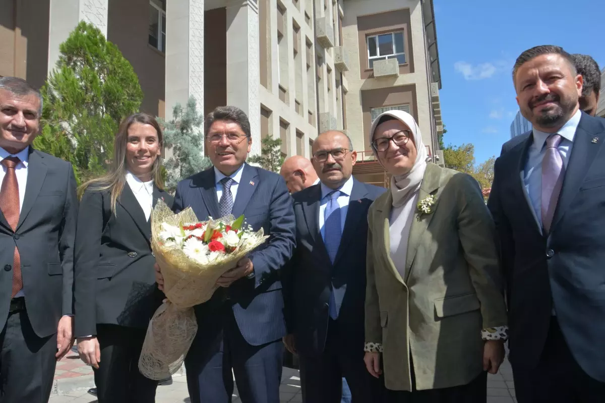 Bakan Tunç Balıkesir\'de Temaslarda Bulundu