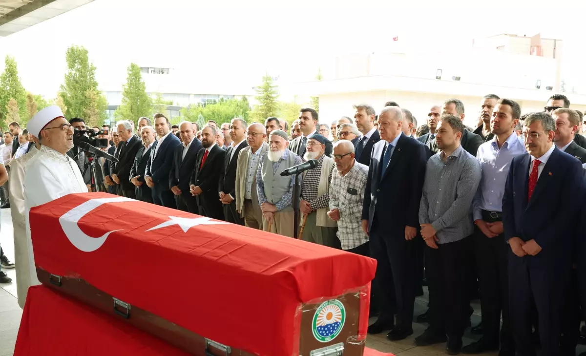 Cumhurbaşkanı Başdanışmanı Hamdi Kılıç son yolculuğuna uğurlandı