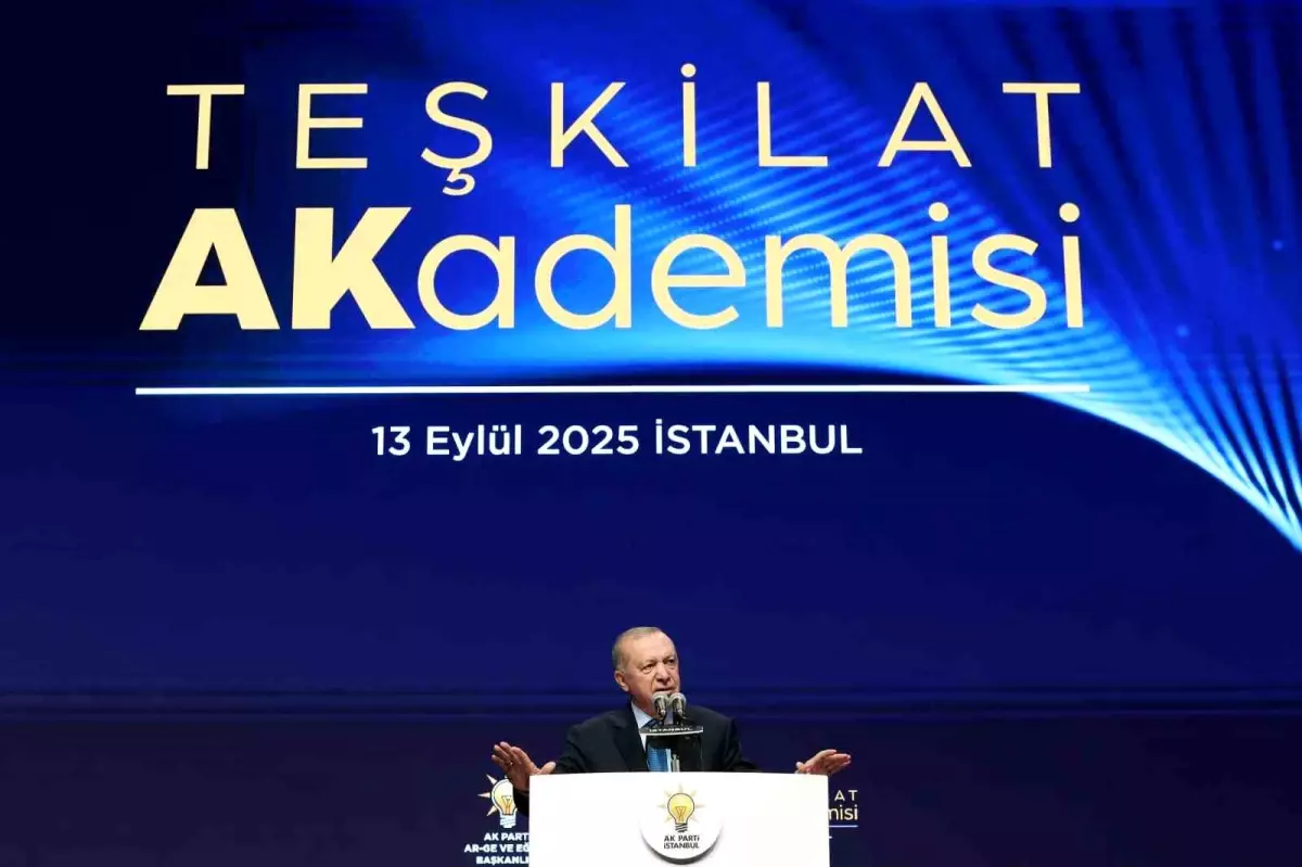 Cumhurbaşkanı Erdoğan\'dan Özgür Özel\'e tepki: "Manavgat\'ta balya balya dolarları, altınları nasıl açıklayacak"