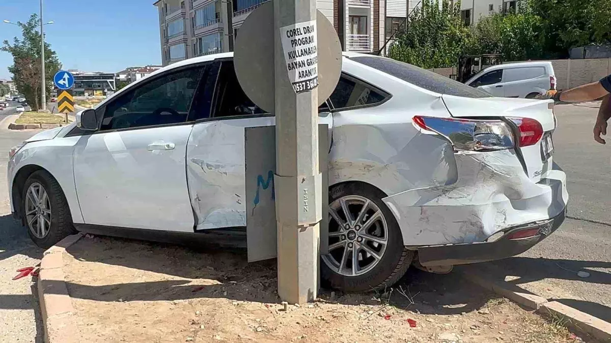 Elazığ\'da Trafik Kazası: 2 Yaralı