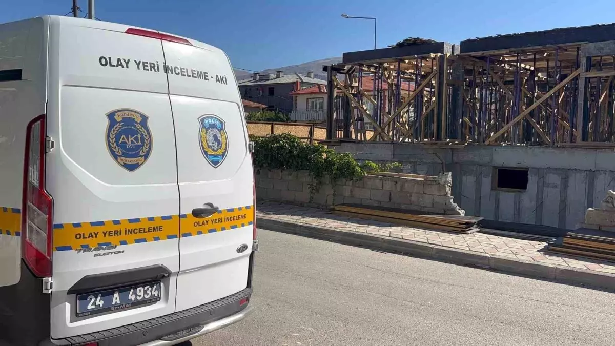 Erzincan\'da İnşaat İşçisi Düşerek Ağır Yaralandı
