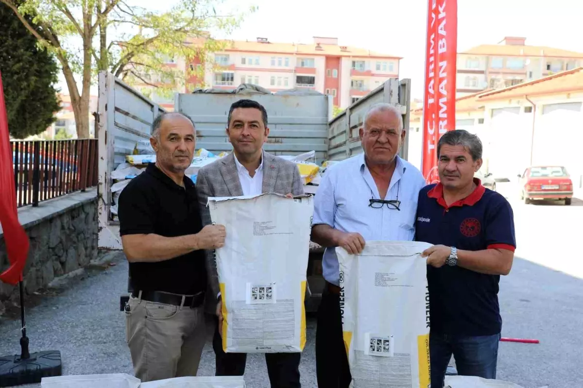 Eskişehir\'de Çiftçilere Kanola Tohumu Desteği