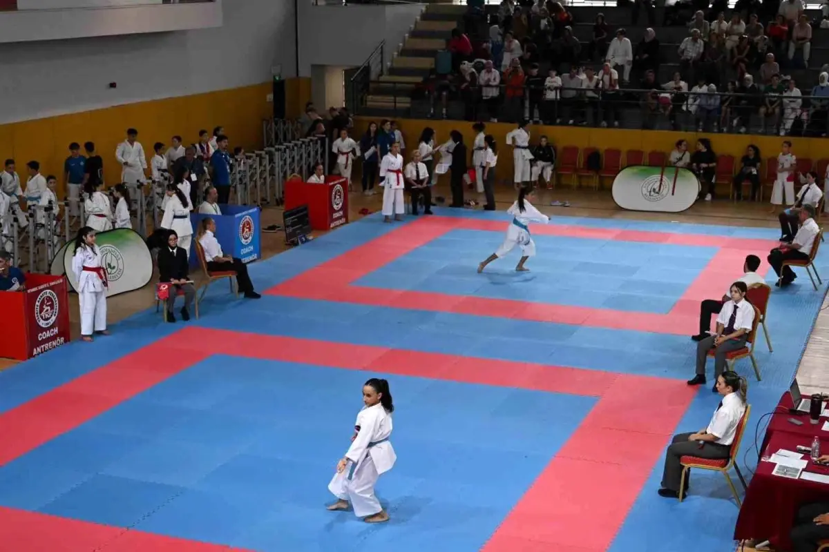 Gaziosmanpaşa\'da Açık Karate ve Masa Tenisi Turnuvaları Düzenlendi