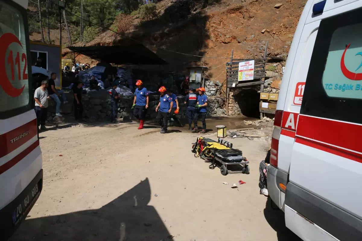 Göçük altında kalan iki işçiden biri 25 saat sonra kurtarıldı