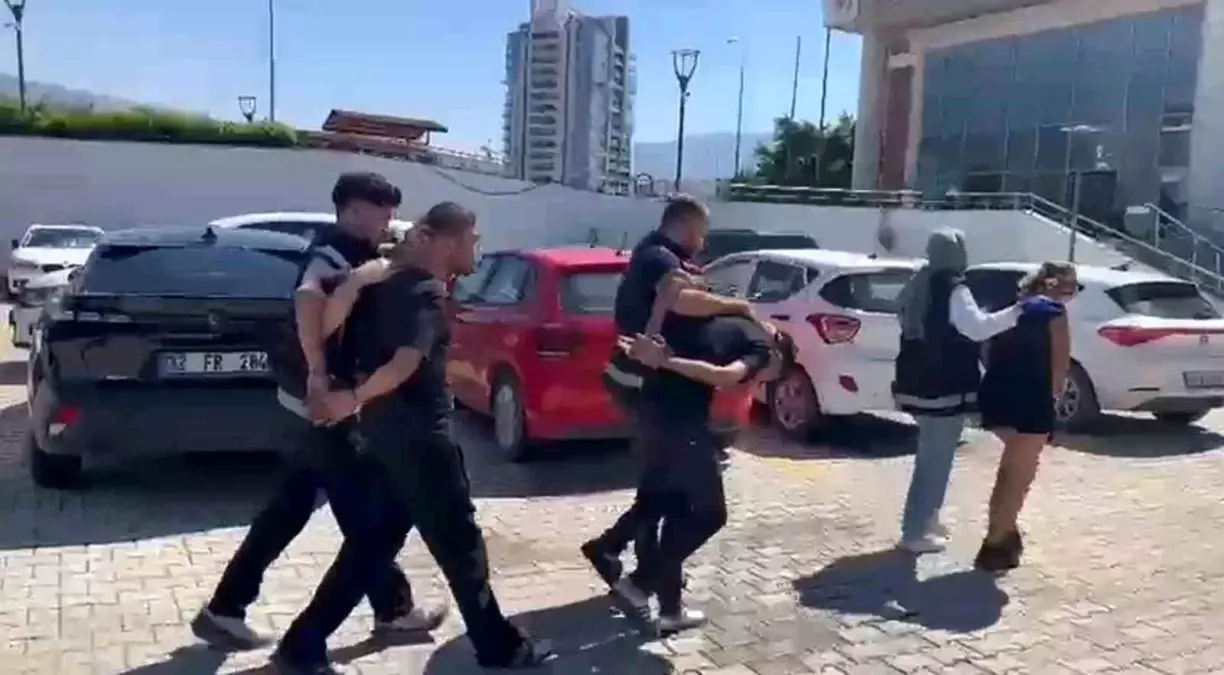 İskenderun\'da 4 suçlu yakalandı