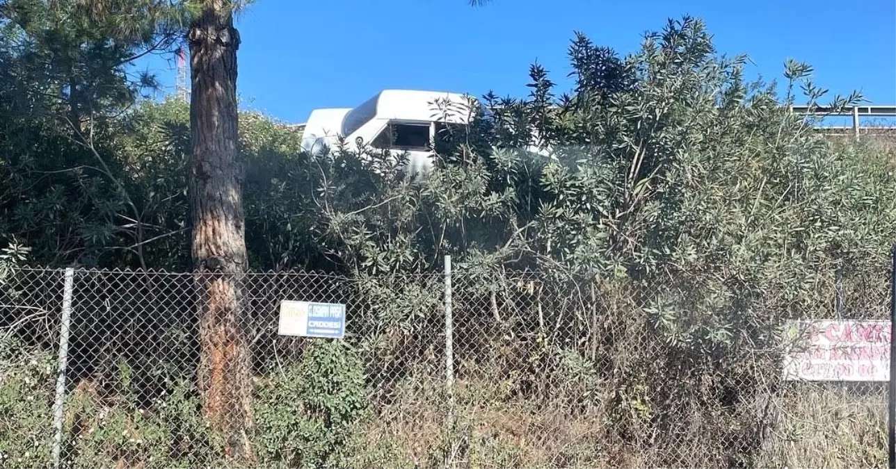 Hatay\'da TOFAŞ Devrildi, 2 Yaralı