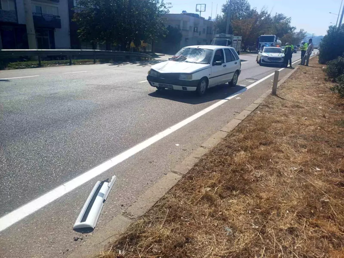 Manisa\'da Trafik Kazası: 60 Yaşındaki Kadın Hayatını Kaybetti