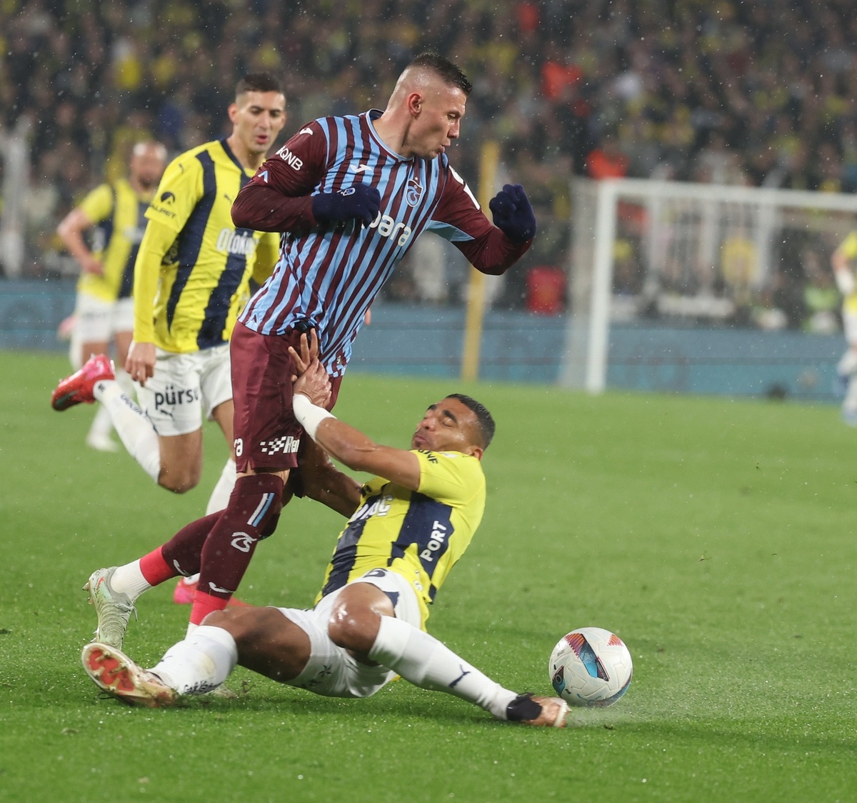 Trabzonspor-Fenerbahçe Derbisi Yarın!
