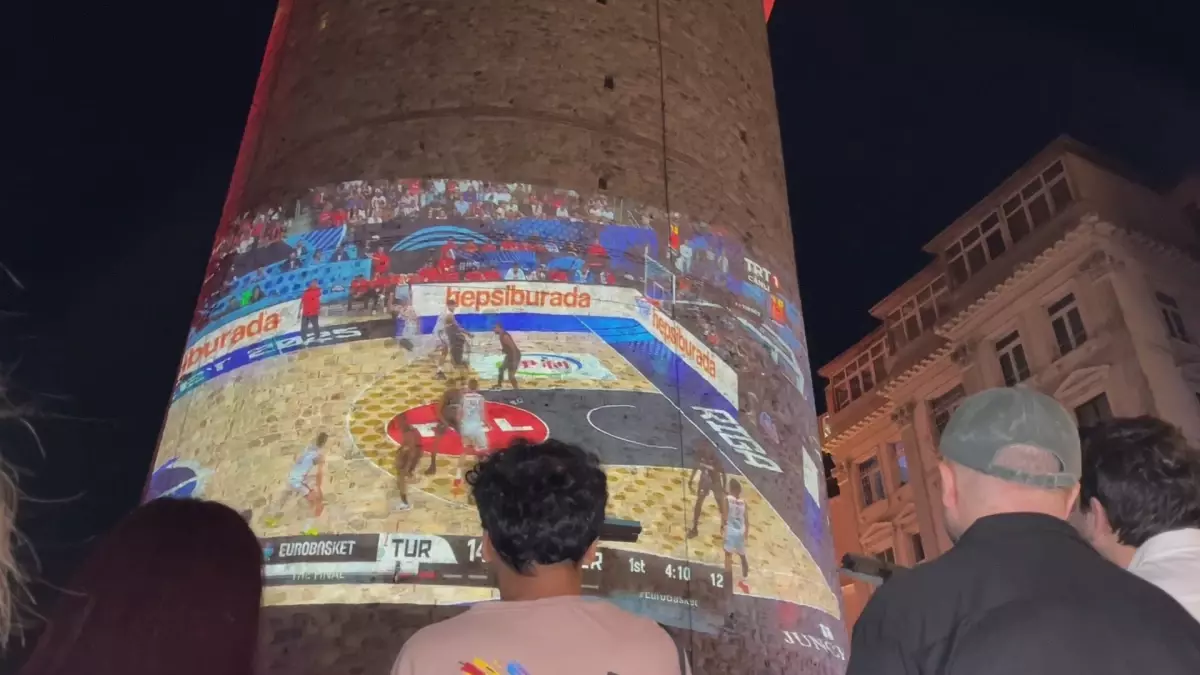 Galata Kulesi\'nde Basketbol Finali Coşkusu