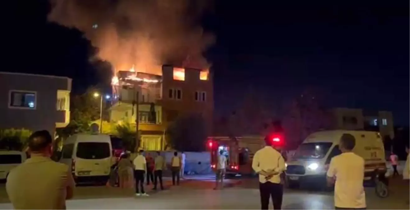 Adana\'da 3. Katta Yangın: Ev Harabe Oldu
