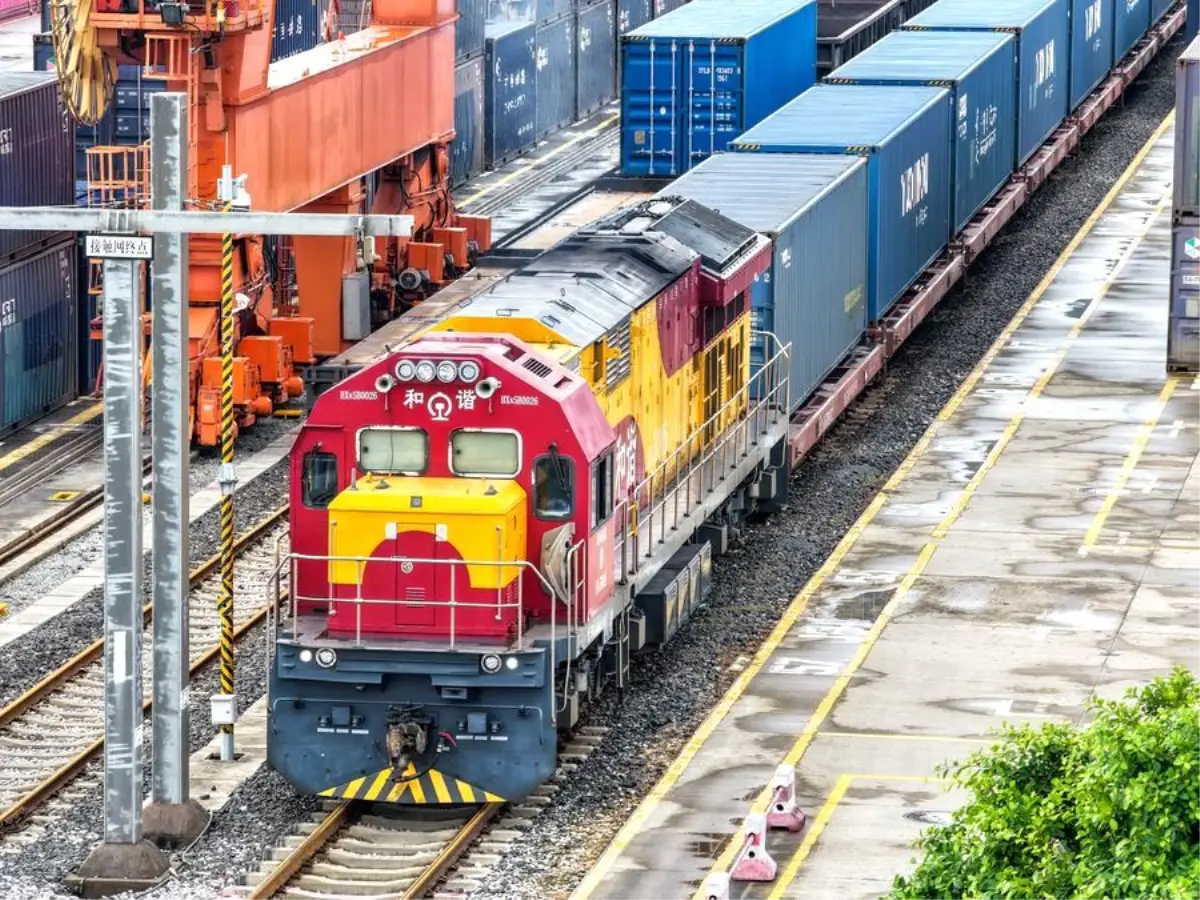 Chongqing\'den Orta Asya\'ya 35 Yük Treni Seferi