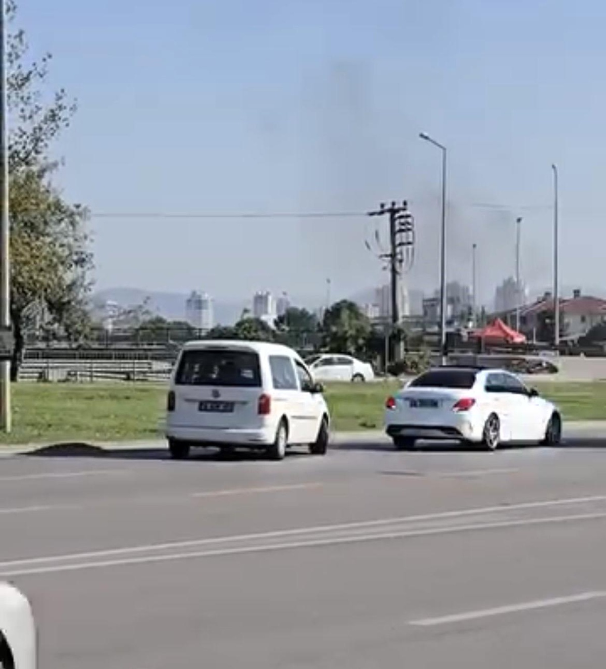 Bursa\'da Geri Giden Sürücü Kaza Yaptı