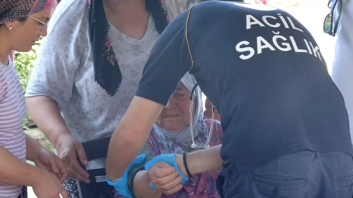 Yangın, 2 Katlı Evi Kullanalamaz Hale Getirdi