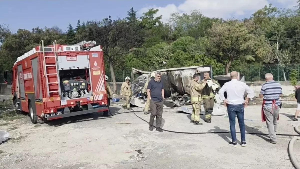 Bakırköy\'de Çay Ocağında Yangın Çıktı