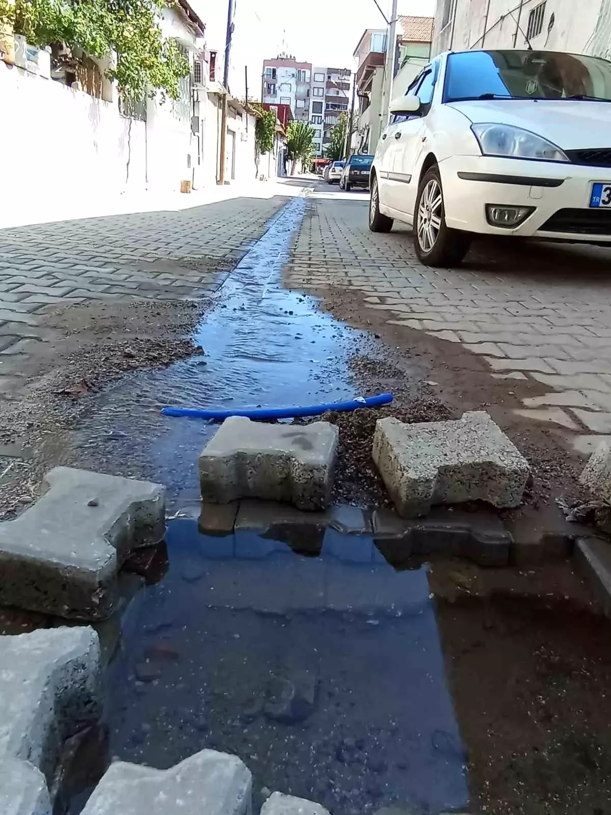 Bergama\'da Sürekli Su Patlağı Tepkisi