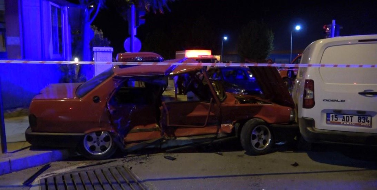 Burdur\'da Trafik Kazası: 1 Ölü, 4 Yaralı