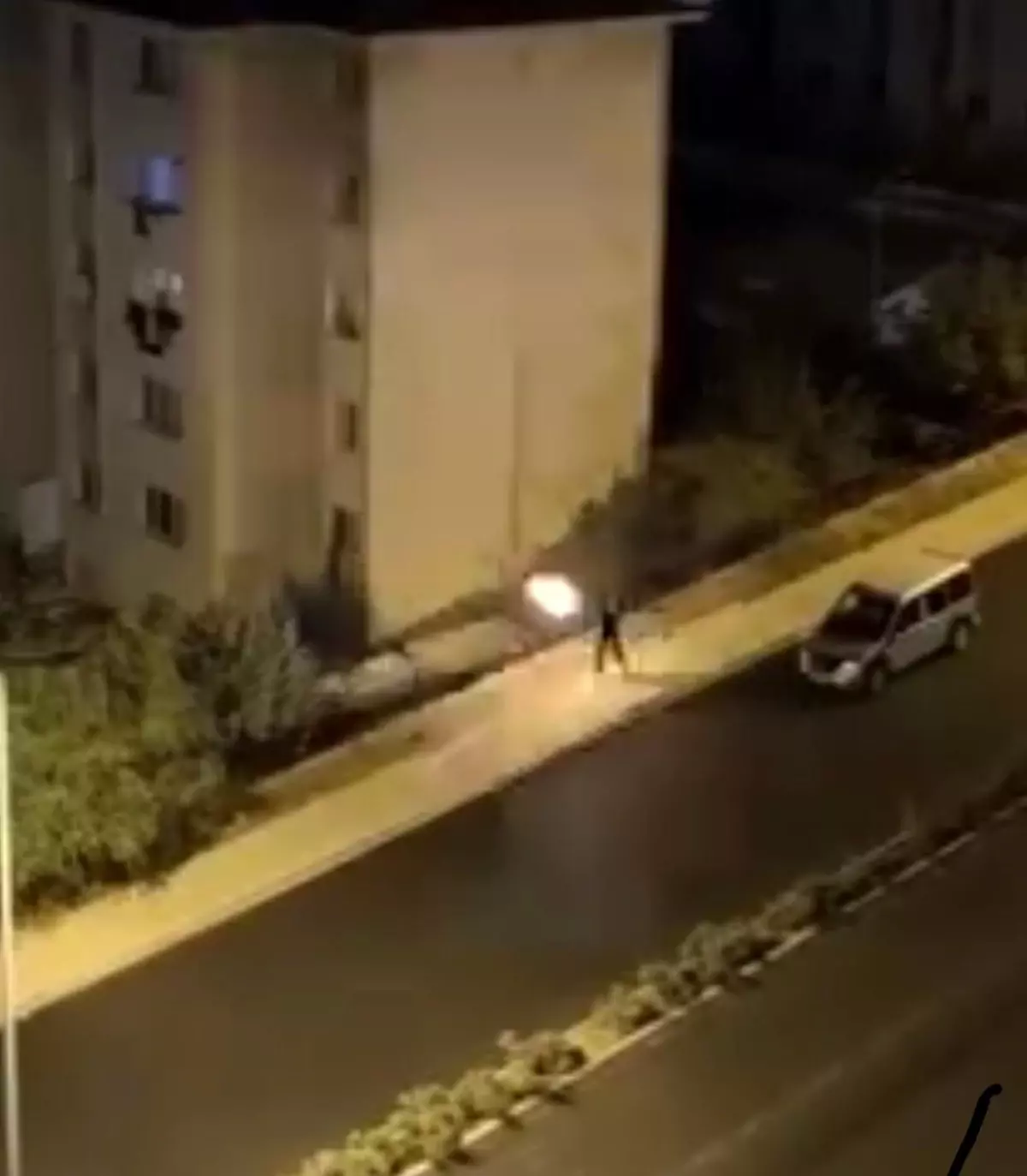 Aileler arasındaki kavgada pompalı tüfekle eve ateş açtı! O anların görüntüleri ortaya çıktı