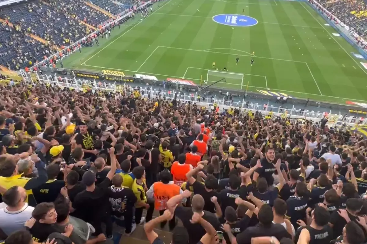 Fenerbahçeli taraftarlardan Galatasaray\'a gönderme: Taraftar çıldırdı, Ederson\'u istiyor