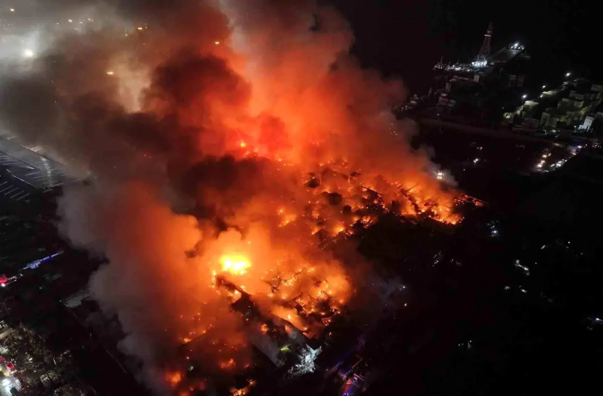 Manila\'da Çıkan Yangın, 700 Aileyi Mağdur Etti