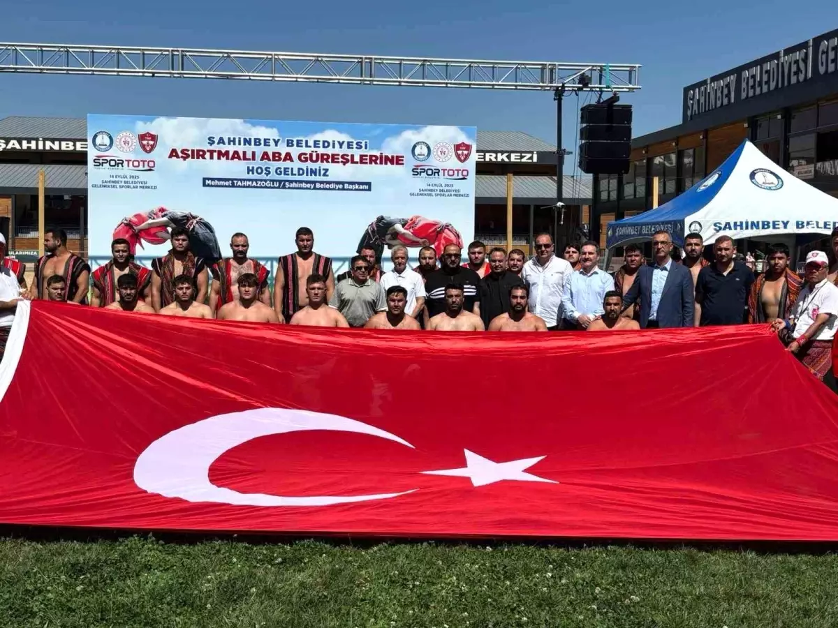 Geleneksel Aşırtmalı Aba Güreşi Türkiye Şampiyonası Gaziantep\'te Başladı