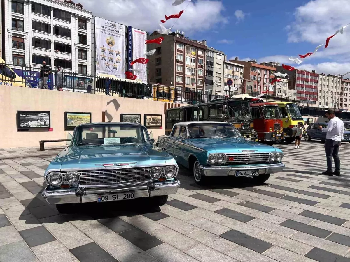 Gaziosmanpaşa\'da Nostaljik Otomobil Festivali Coşkusu