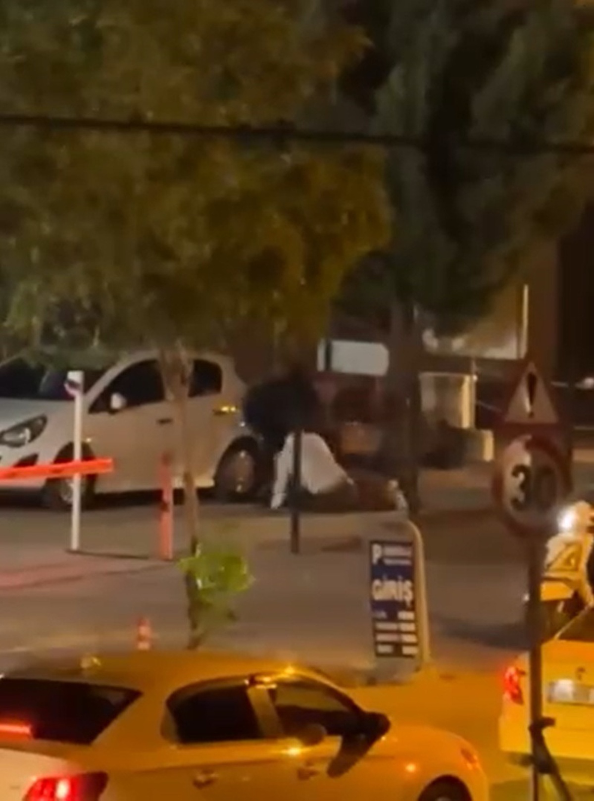 Bursa\'da Sokak Ortasında Kavga