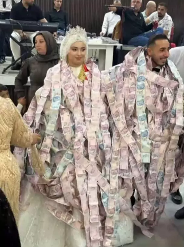 Mardin'de damada 200 liralık banknotlardan oluşan yelek giydirildi