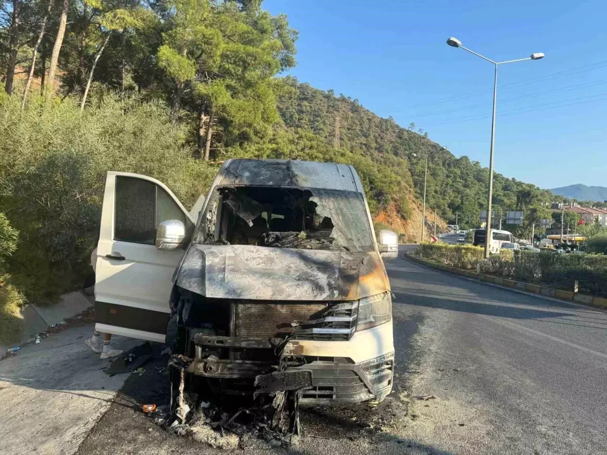Marmaris\'te Minibüs Yangını