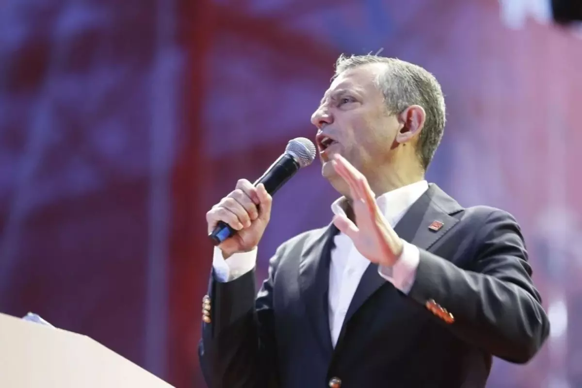 Özgür Özel AK Parti\'ye geçen belediye başkanlarına çattı