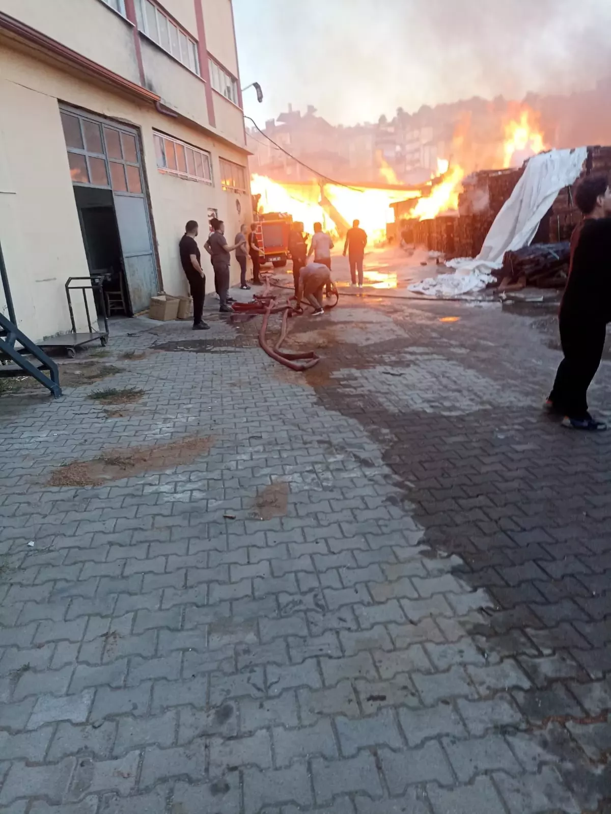 Beyşehir\'de Silah Fabrikasında Yangın