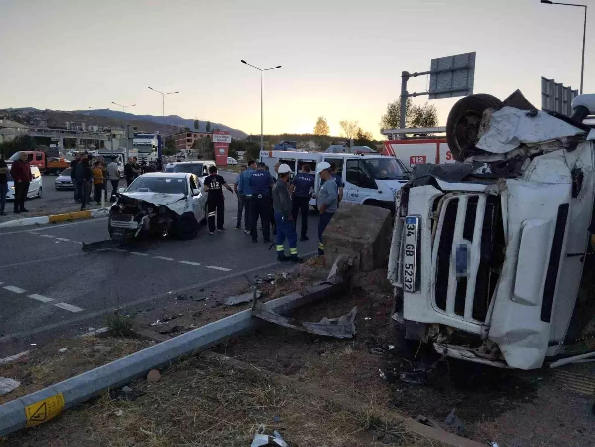 Sivas\'ta Fındık İşçilerini Taşıyan Minibüs Kazası