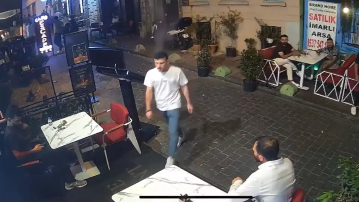 Taksim\'de Motosikletine Saldırı