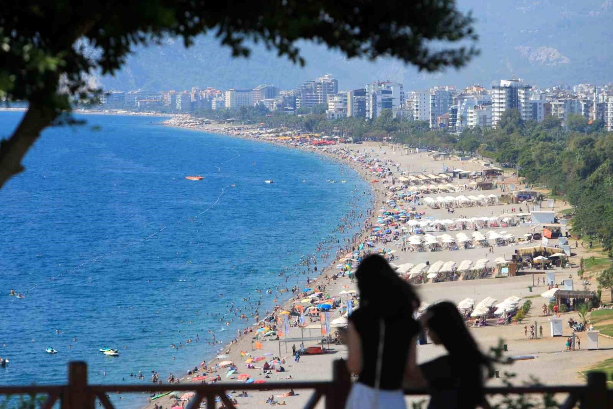 Antalya\'da Yazdan Kalma Sıcak Günler