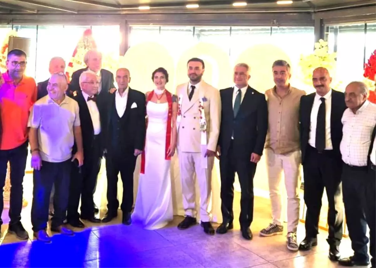 Elifnur ve Ahmet Yurtsal Çifti Mutlu Günlerinde Evlendi