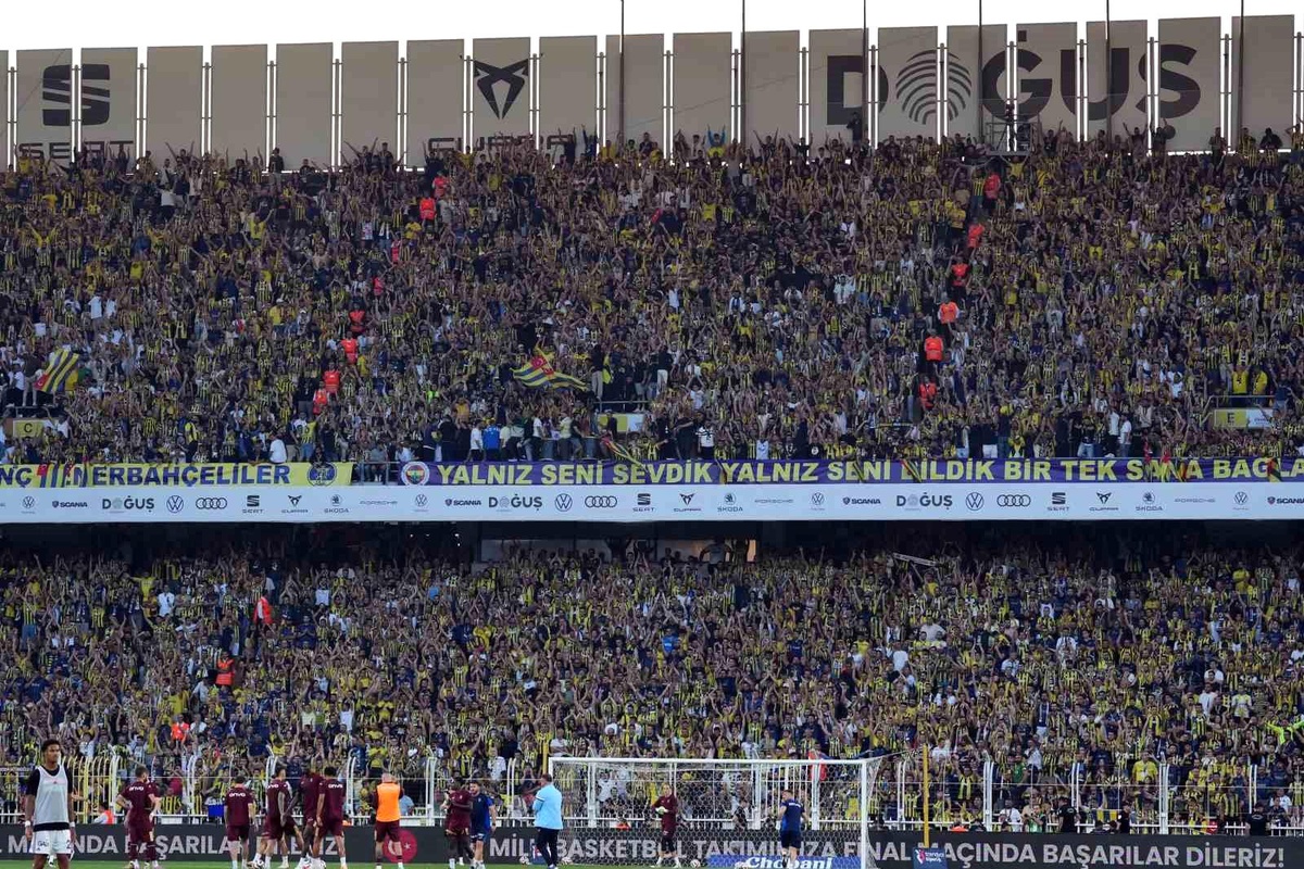 Fenerbahçe - Trabzonspor Mücadelesi Başladı