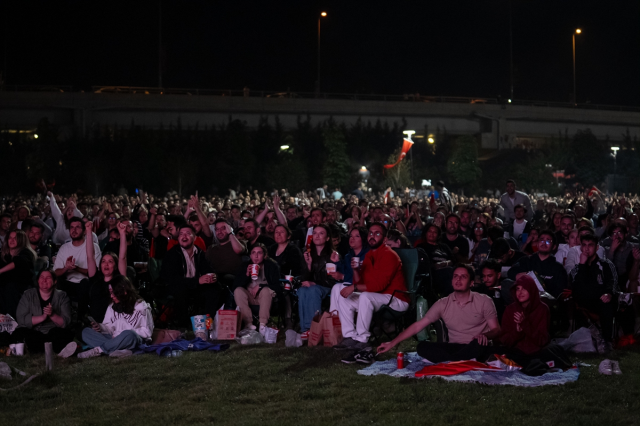 Türkiye-Almanya EuroBasket 2025 Finali Atatürk Orman Çiftliği'nde kurulan dev ekrandan izlendi