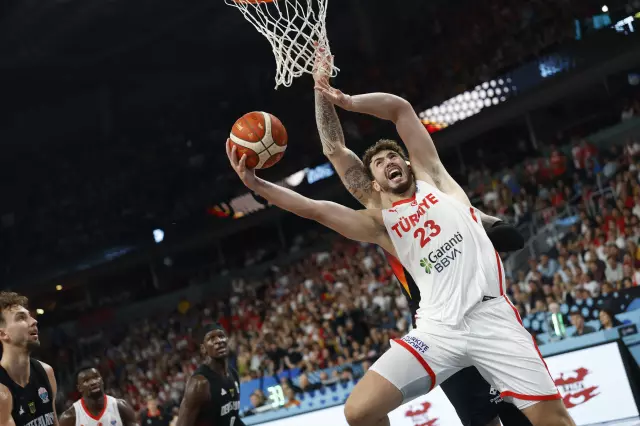 Yaşattığınız gurur yeter! A Milli Basketbol Takımımız Avrupa ikincisi