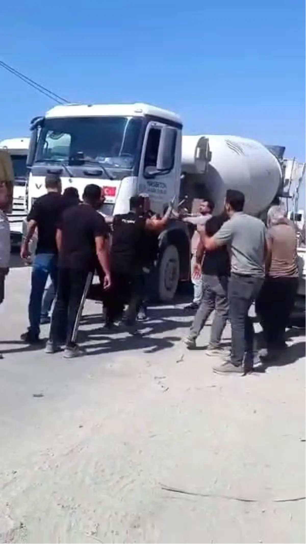 Hatay\'da Beton Mikserine Yumruk