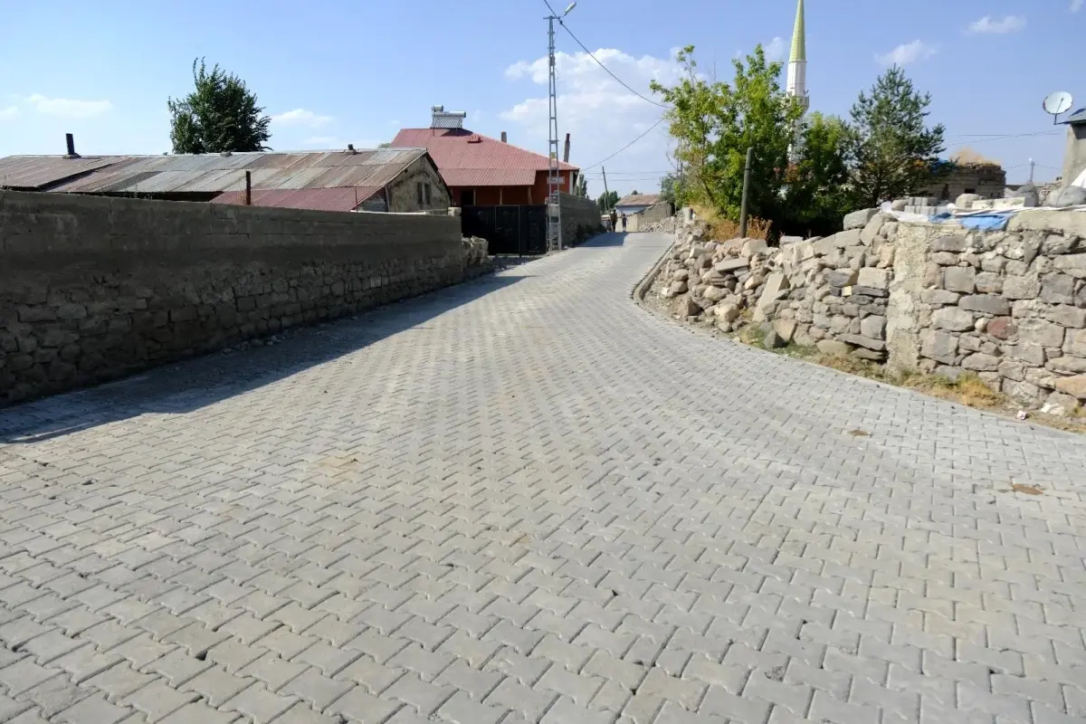 Ağrı\'da Kırsal Yollar Yapılıyor